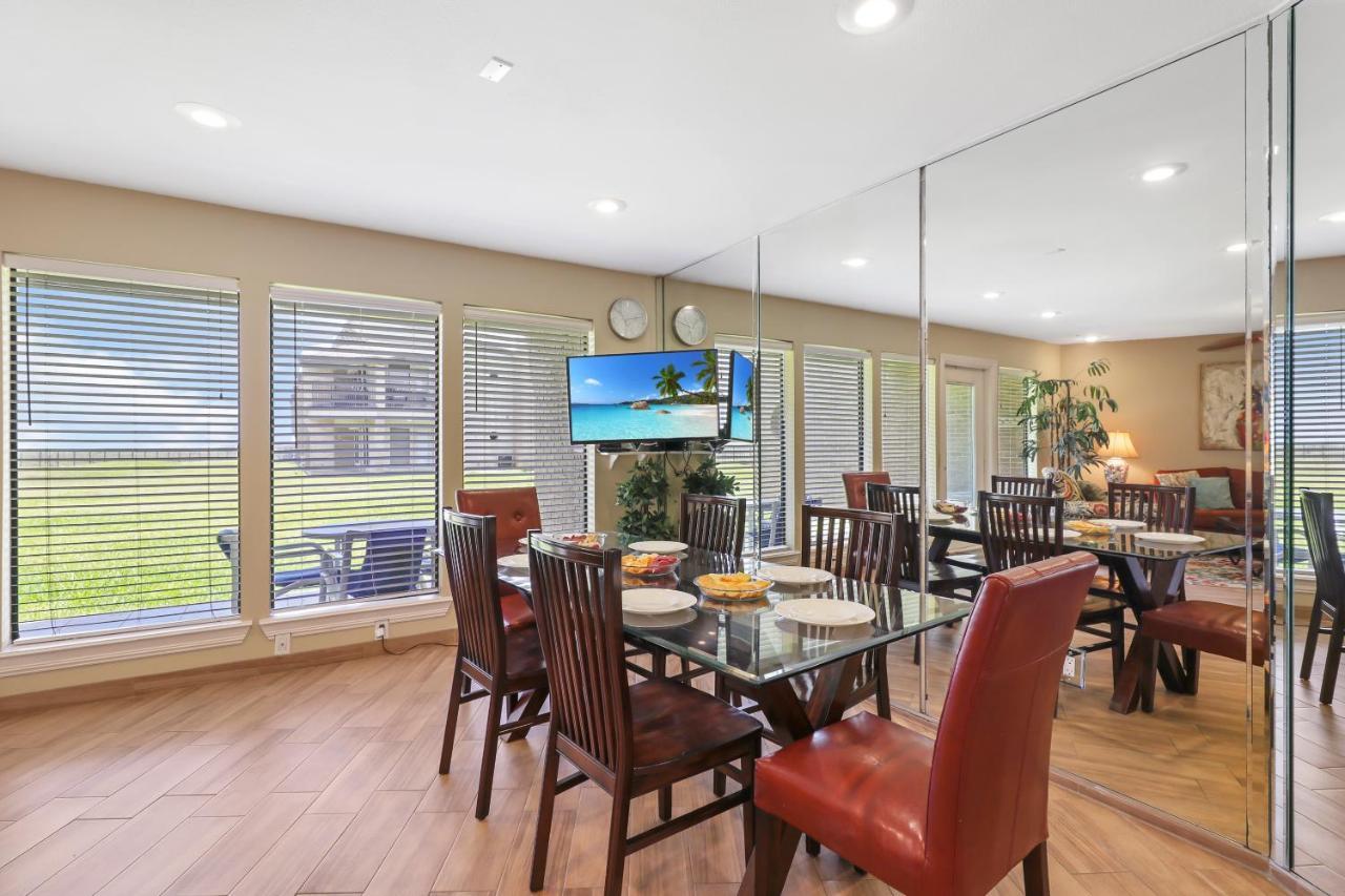 Ground Floor Beachfront Beauty! Steps To The Beach And Pool South Padre Island Εξωτερικό φωτογραφία