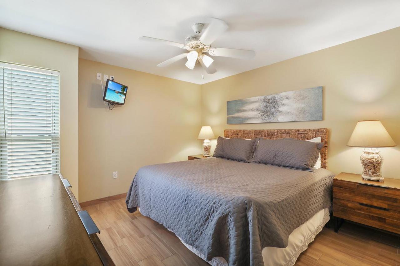 Ground Floor Beachfront Beauty! Steps To The Beach And Pool South Padre Island Εξωτερικό φωτογραφία