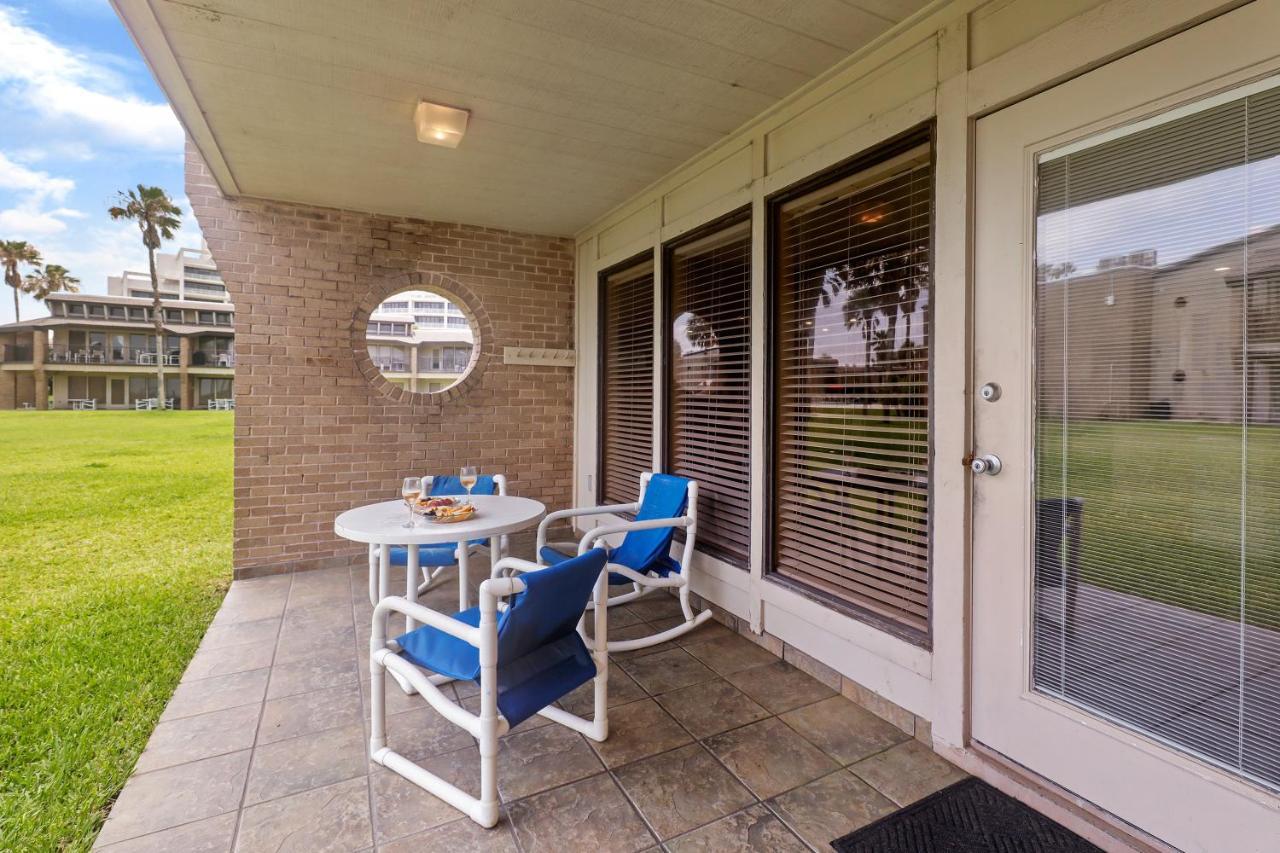 Ground Floor Beachfront Beauty! Steps To The Beach And Pool South Padre Island Εξωτερικό φωτογραφία