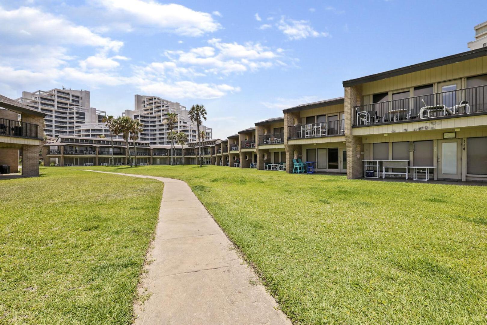 Ground Floor Beachfront Beauty! Steps To The Beach And Pool South Padre Island Δωμάτιο φωτογραφία